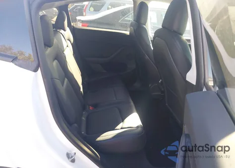 2023 Tesla Model Y Awd/Long Range Dual Motor All-Wheel Drive z USA, uszkodzony, nr VIN 7SAYGDEE3PF603839